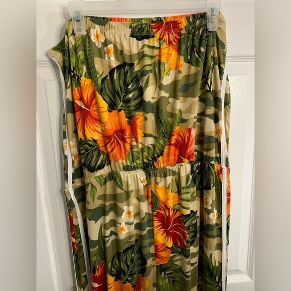 STRAPLESS Tropical Jumpsuit - Picture 12 of 12